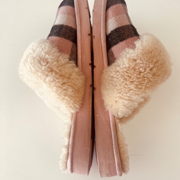 Ugg Cozy Pink Black and White Plaid Checkered Slippers Size 8 - Picture 7 of 9